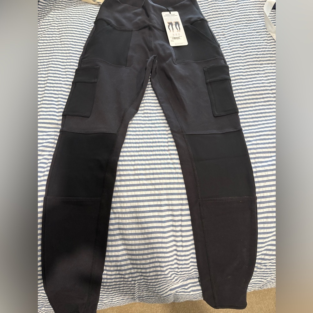 ALO Yoga Black High-Waist Cargo Legging - size M